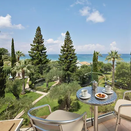 Delfinia Hotell 4*