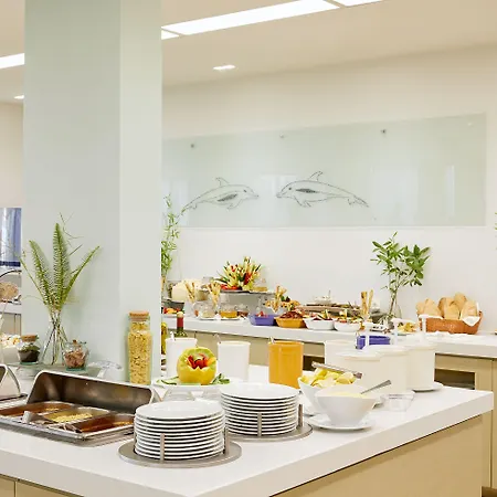 Hotell Delfinia 4*