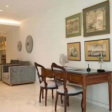Delfinia Hotell
