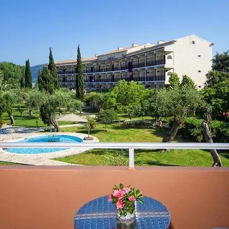 Delfinia מלון 4*