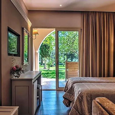 Delfinia 4*