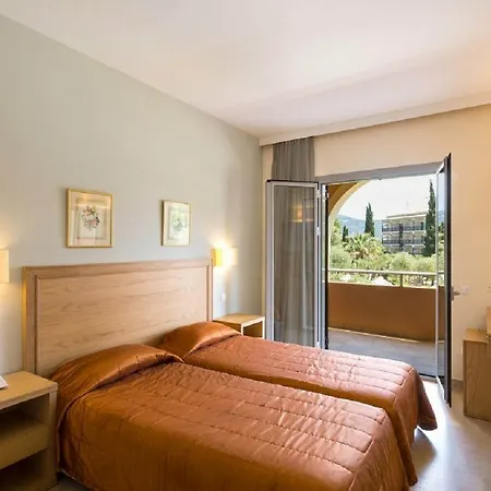 Delfinia מלון 4*
