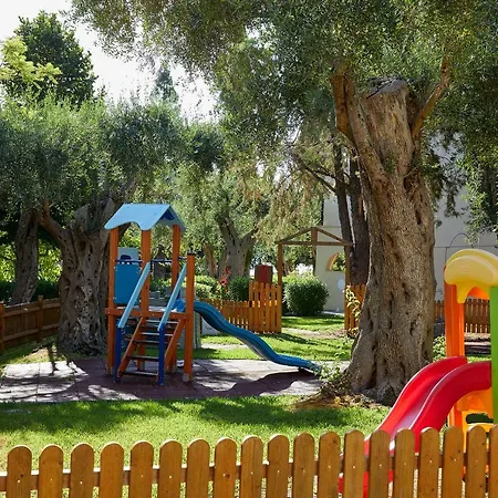 فندق Delfinia 4*