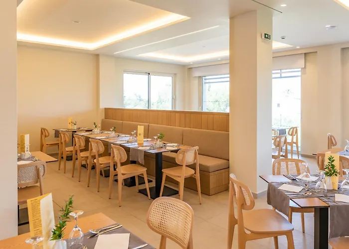 Delfinia 4* Moraḯtika