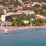 Delfinia 4*