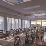 Delfinia Hotell 4*