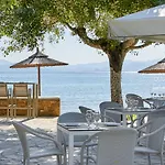 Delfinia Hotell 4*