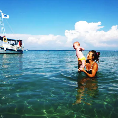 Отель Delfinia Мораитика